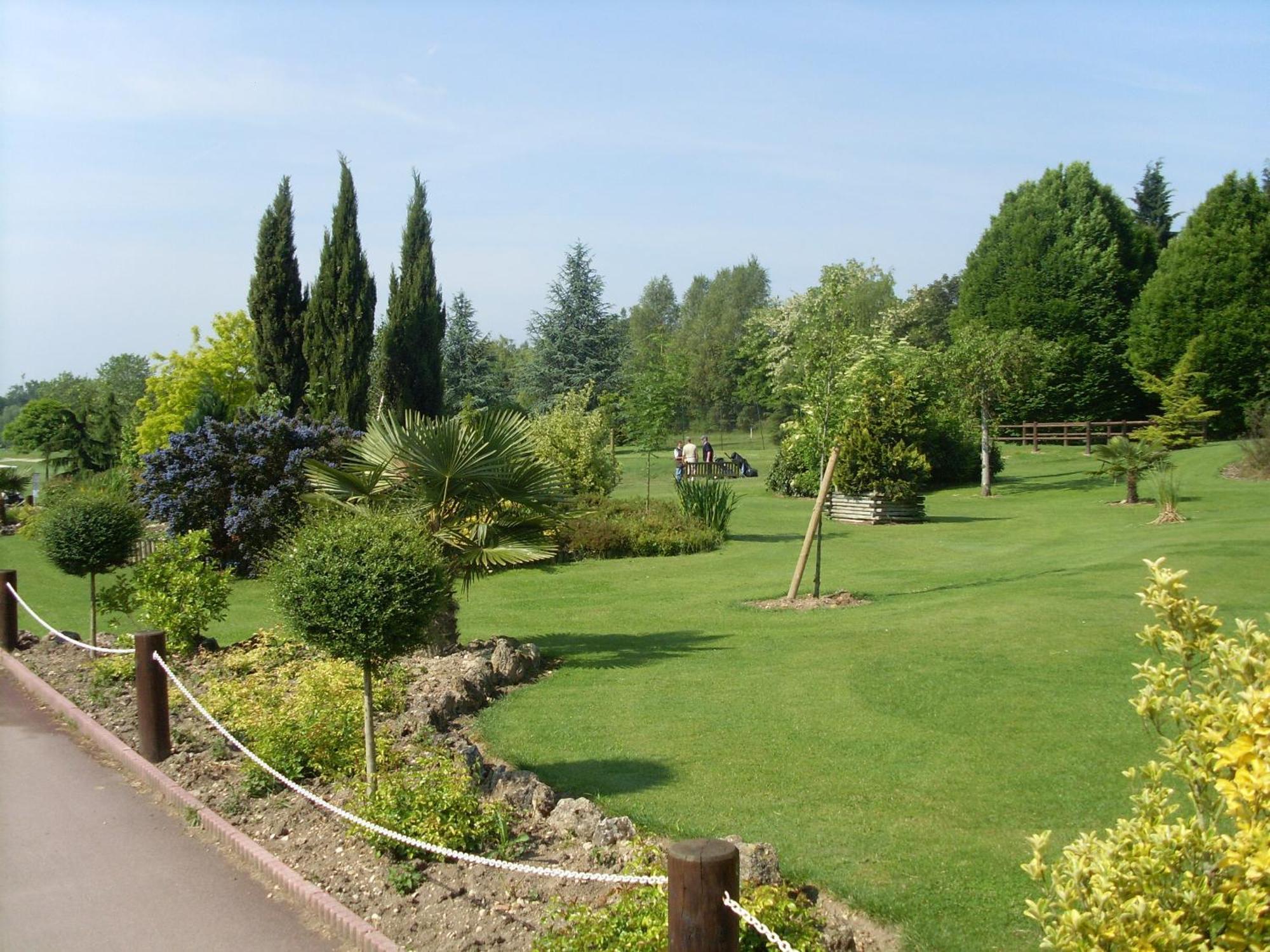 Hotel Abbaye Du Golf De Lesigny ภายนอก รูปภาพ