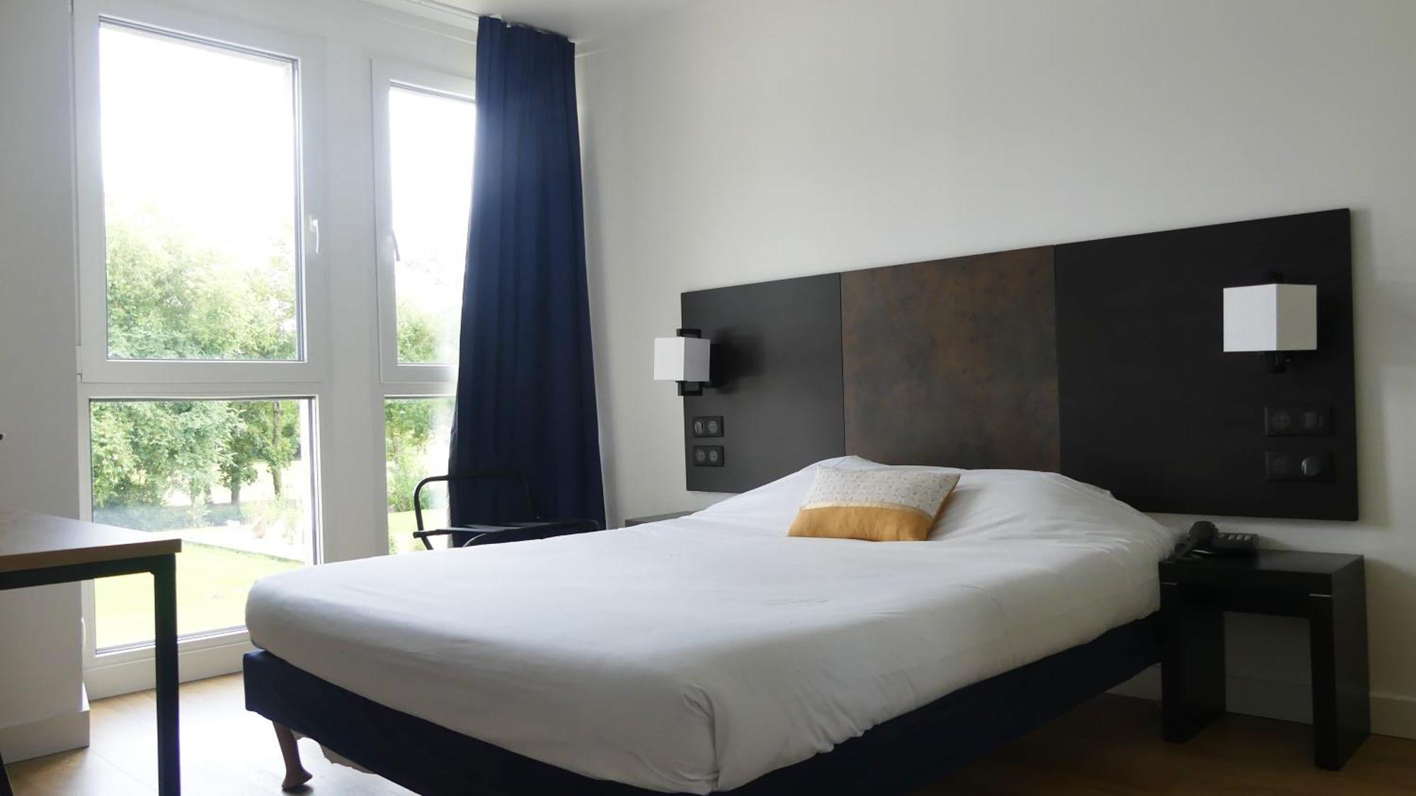 Hotel Abbaye Du Golf De Lesigny ภายนอก รูปภาพ