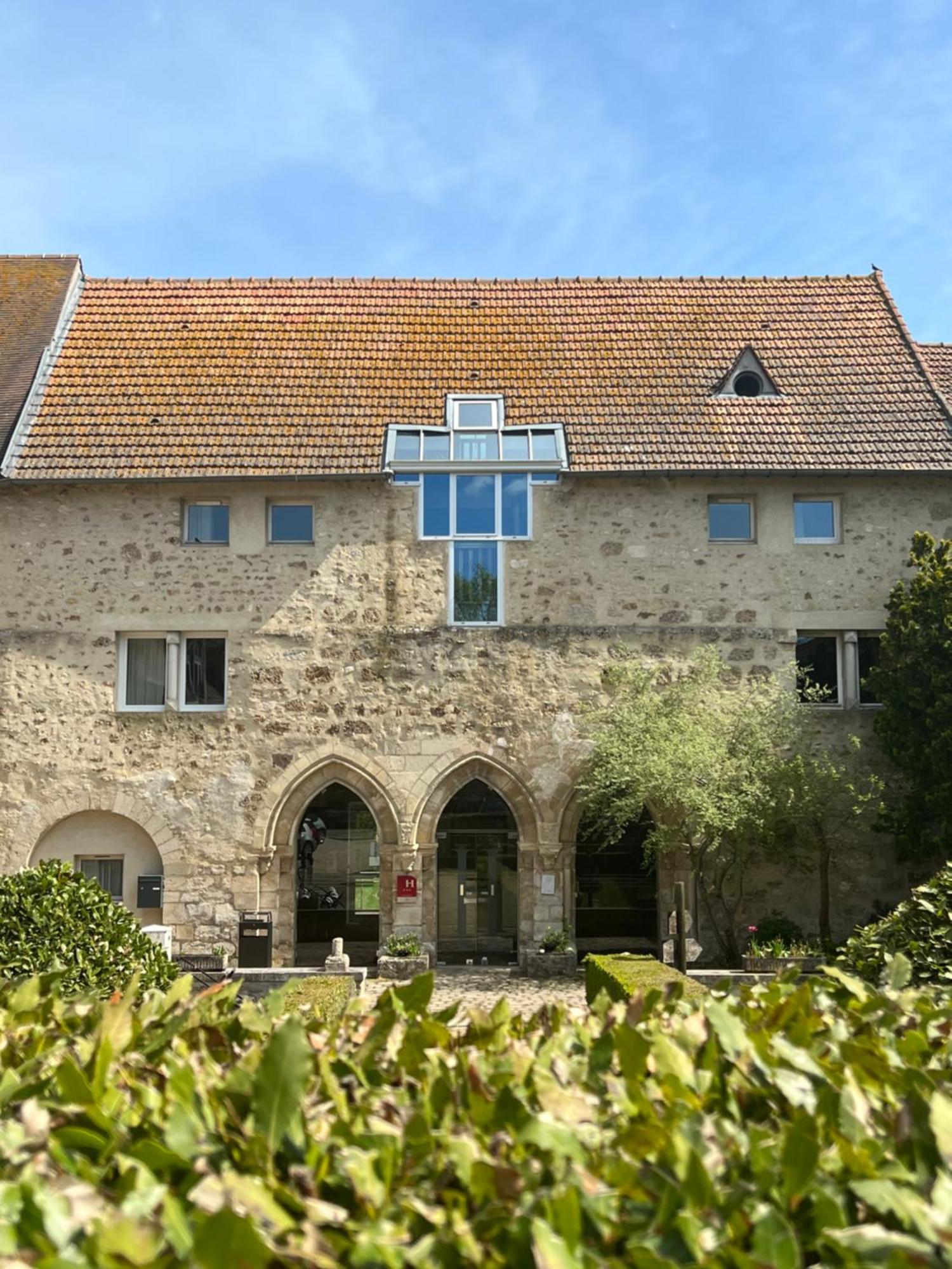 Hotel Abbaye Du Golf De Lesigny ภายนอก รูปภาพ