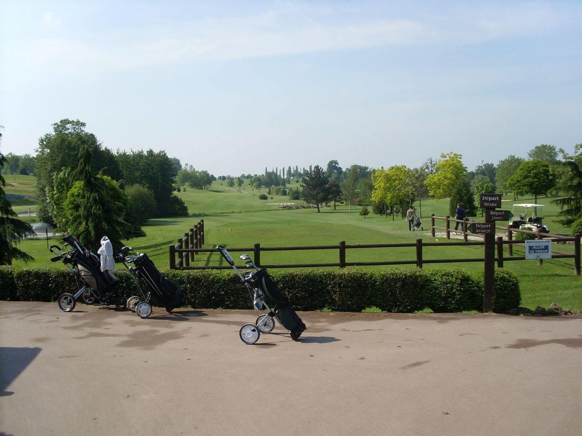 Hotel Abbaye Du Golf De Lesigny ภายนอก รูปภาพ